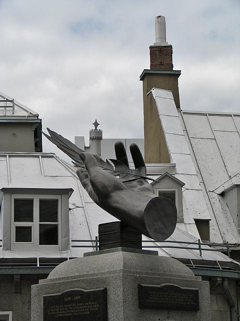 201107 932