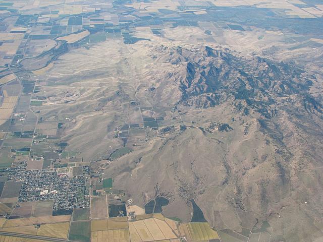 Volcanic 'hot spot' created mountains in the middle of the flat area
