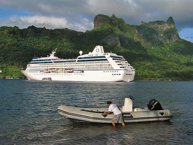Ready to return to the other side of Cook's Bay to take a tender back to the ship