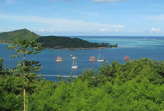 Vakas entering the harbor between Bora Bora and Motu Toopua
