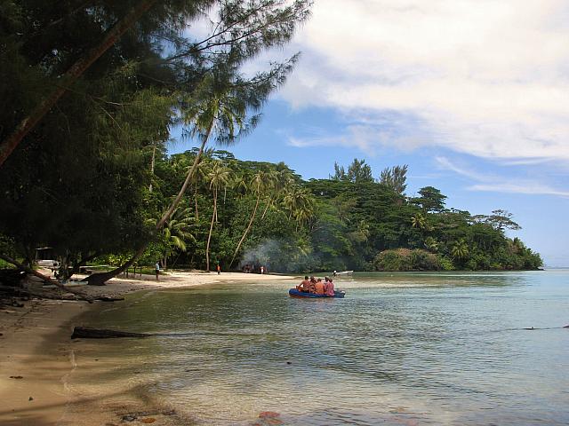 The dinghy arrives at the beach
